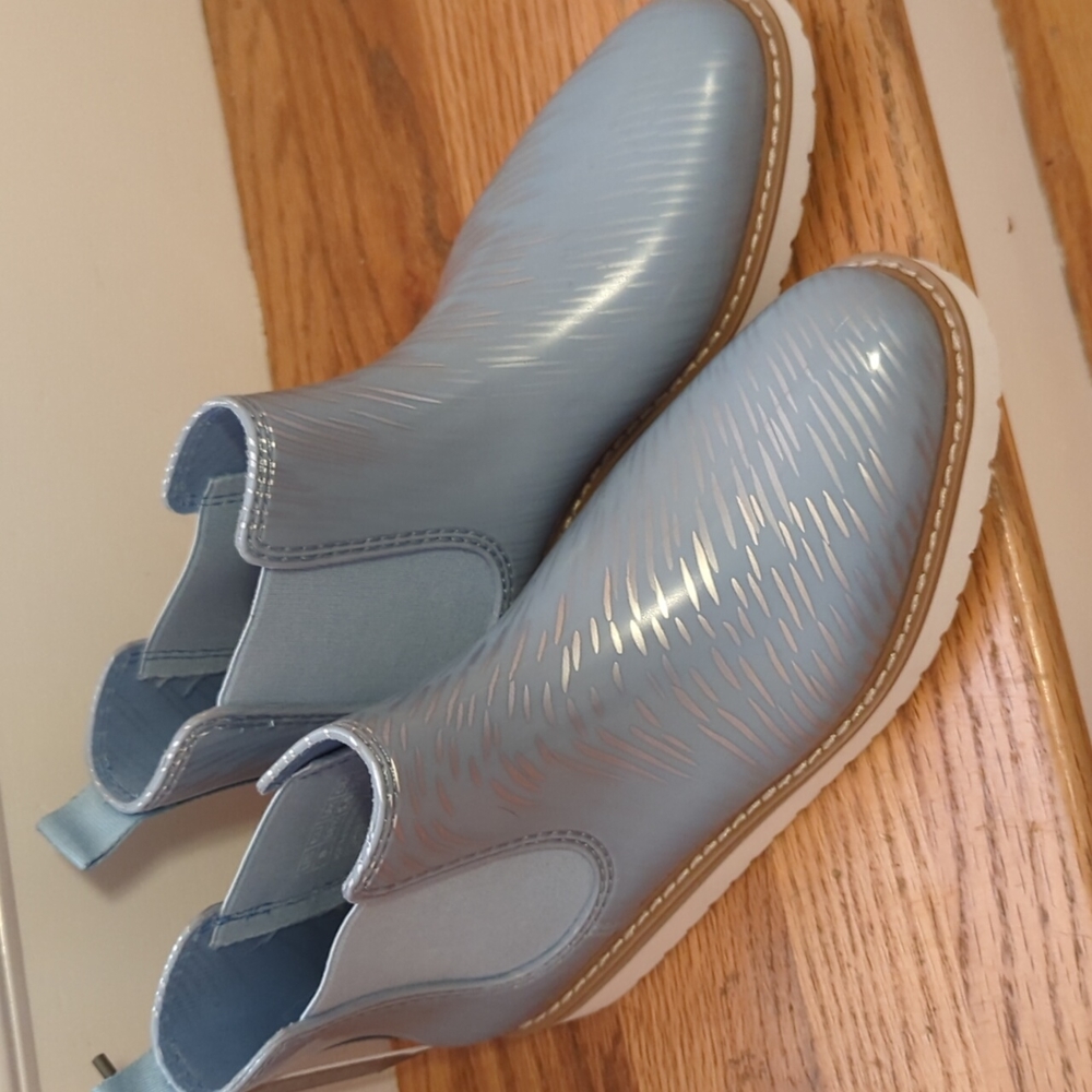 Nwt women's boots